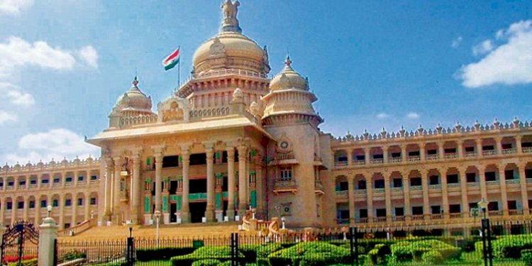 क्या कर्नाटक में अब बनेगी बीजेपी की सरकार या सिद्धरमैया के नाम पर मान जाएंगे माननीय?