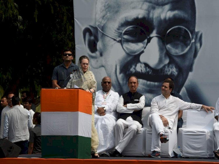 जानिए, गांधी जयंती पर कांग्रेस अध्यक्ष सोनिया गांधी ने आरएसएस और बीजेपी को क्या कहा?