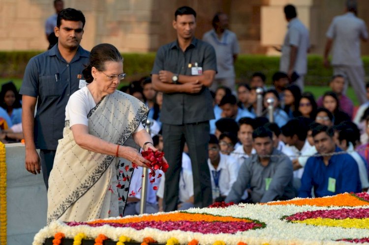 जानिए, गांधी जयंती पर कांग्रेस अध्यक्ष सोनिया गांधी ने आरएसएस और बीजेपी को क्या कहा?