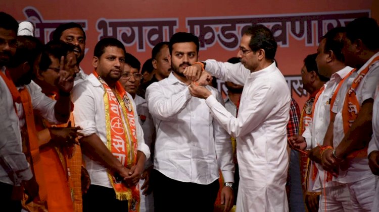 मतदान से पहले महाराष्ट्र में शिवसेना को झटका, टिकट बंटवारे से नाराज 26 पार्षदों समेत 300 कार्यकर्ताओं ने दिया इस्तीफा