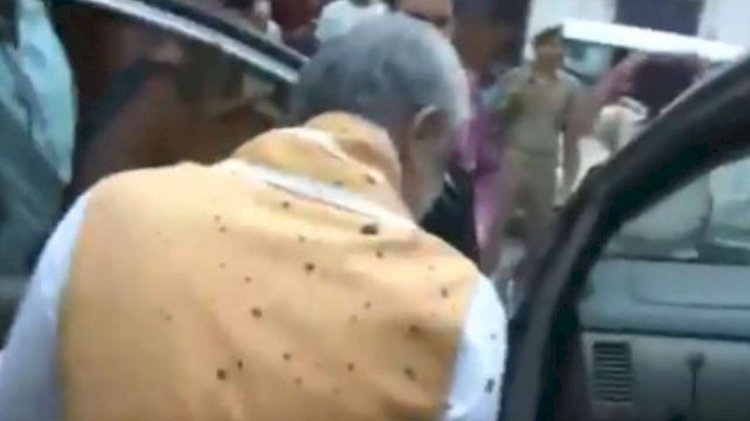 केंद्रीय स्वास्थ्य राज्यमंत्री अश्विनी चौबे पर निशांत नामक युवक ने फेंकी स्याही,डेंगू मरीजों से मिलने पीएमसीएच पहुंचे थे मंत्री