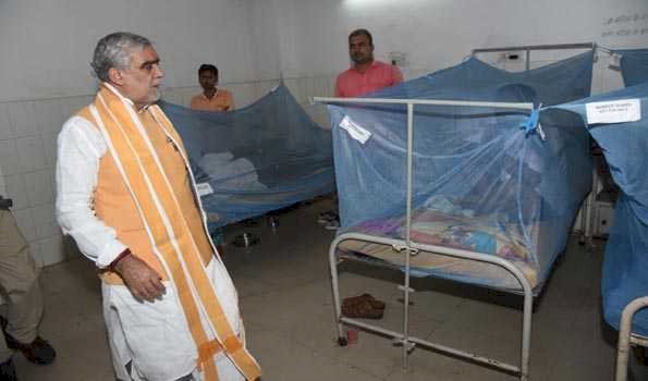 केंद्रीय स्वास्थ्य राज्यमंत्री अश्विनी चौबे पर निशांत नामक युवक ने फेंकी स्याही,डेंगू मरीजों से मिलने पीएमसीएच पहुंचे थे मंत्री
