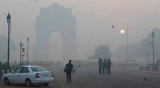 दिल्ली-एनसीआर में प्रदूषण पर सुप्रीम कोर्ट सख्त,चार राज्यों के मुख्य सचिवों को किया तलब, केंद्र सरकार को एयर प्यूरीफायर टावर लगाने का निर्देश