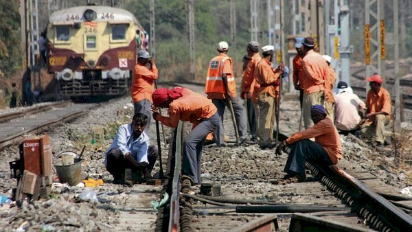 17 साल बाद पूरा हो सकेगा हाईस्पीड ट्रेन में सफर करने का सपना,बजट की कमी बन रहा है रोड़ा,रेलवे के दस्तावेजों से हुआ खुलासा