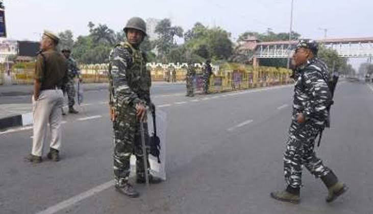 असम : गुवाहाटी में सुबह 9 से शाम 4 बजे तक कर्फ्यू में ढील, उग्र प्रदर्शन को देखते हुए सेना और असम राइफल्स की 8 टुकड़ियां तैनात