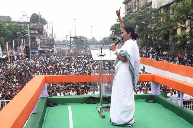 पश्चिम बंगाल में NRC और CAB को अनुमति नहीं देंगी मुख्यमंत्री ममता बनर्जी, कोलकाता की रैली में कहा- चाहो तो बर्खास्त कर दो बंगाल सरकार! 