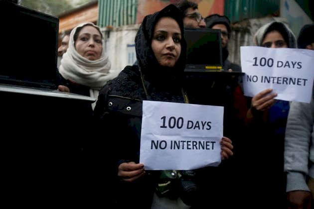 जम्मू-कश्मीर में इंटरनेट पाबंदी और धारा-144 पर सुप्रीम फैसला,कहा- इंटरनेट लोगों का मौलिक अधिकार,सरकार सप्ताह भर में हालात की करे समीक्षा 