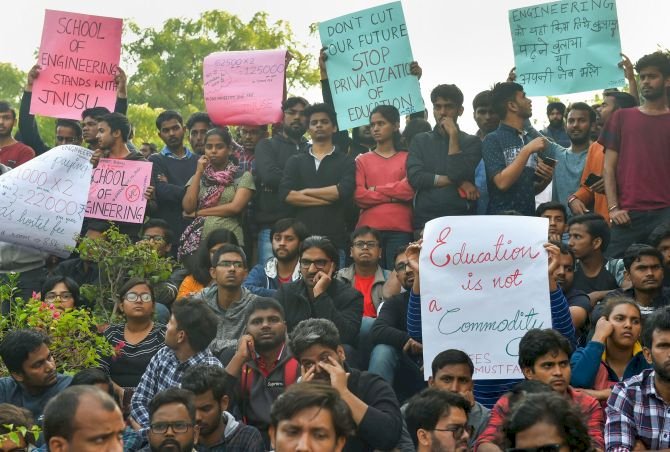 JNU हिंसा मामला : दिल्ली पुलिस ने की छात्र संघ अध्यक्ष आइशी घोष समेत 9 लोगों की पहचान, जल्द भेजेगी नोटिस,आइशी ने कहा-मेरे पास भी हैं सबूत