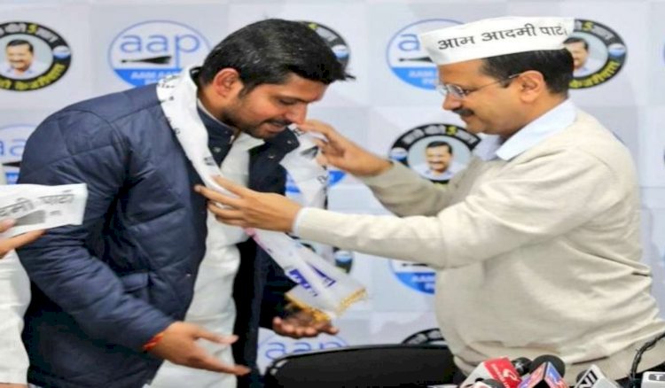 दिल्ली विधानसभा चुनाव से पहले कांग्रेस को लगा झटका,पूर्व सांसद महाबल मिश्रा के बेटे विनय मिश्रा ने थामा ‘आप’ का दामन