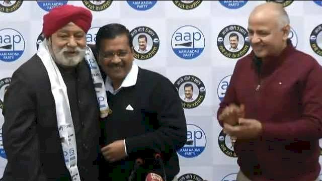 दिल्ली विधानसभा चुनाव : बीजेपी को बड़ा झटका, AAP में शामिल हुए चार बार के विधायक हरशरण सिंह बल्ली
