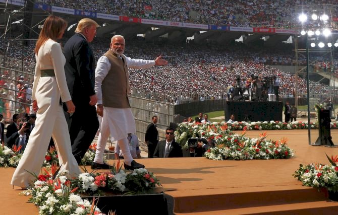 अमेरिकी राष्ट्रपति ने ‘नमस्ते Trump’ कार्यक्रम को दौरान भारत को बताया महान,प्रधानमंत्री नरेंद्र मोदी को बेस्ट फ्रेंड,और क्या कहा, जानने के लिए यहां पढ़िए ट्रंप का पूरा भाषण