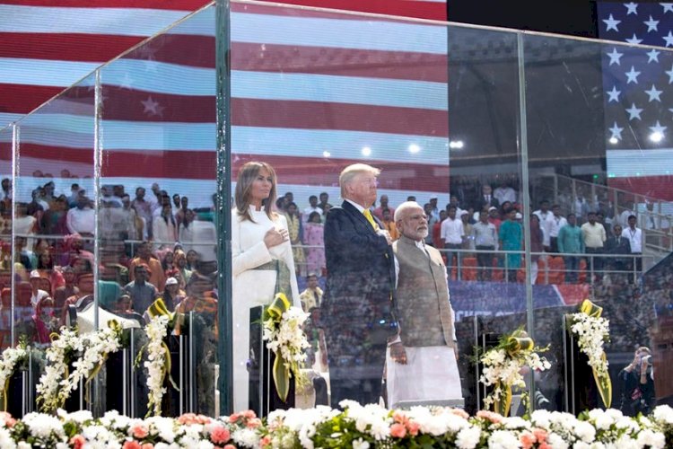 'नमस्ते ट्रंप' कार्यक्रम में प्रधानमंत्री नरेंद्र मोदी ने भारत-अमेरिका संबंधों पर दिया जोर, कहा- 'दोस्ती वहीं होती हैं, जहां विश्वास अडिग हो’