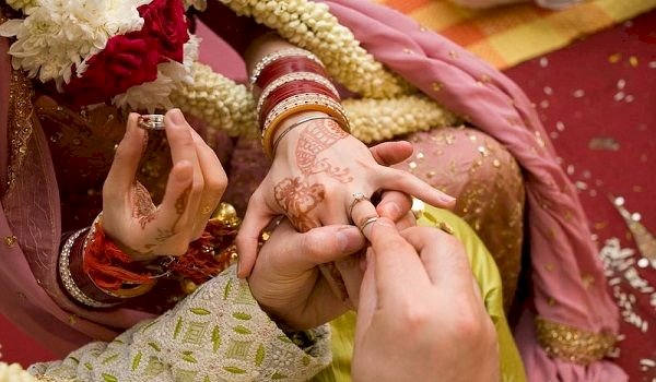 पंजाब के लोगों ने लॉकडाउन में शादी के दौरान अतिथियों की संख्या पर पाबंदी का निकाला अनूठा तोड़, पहली बार दो शिफ्ट में की जाएगी गेस्ट की खातीरदारी