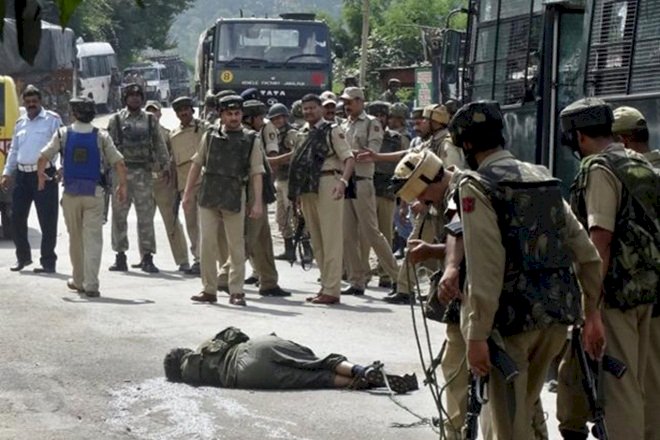 जम्मू-कश्मीर के पुलवामा में एनकाउंटर, सुरक्षाबलों ने दो आतंकियों को किया ढेर, केंद्रीय रिजर्व पुलिस बल का एक जवान भी शहीद