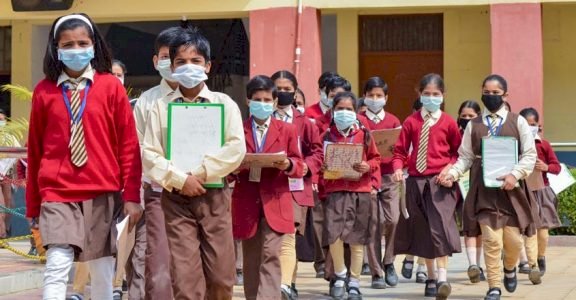 कहीं नाइट कर्फ्यू तो कहीं स्कूल हुए बंद...5 दिन के अंदर कोरोना वायरस नेे बदली भारत की सूरत