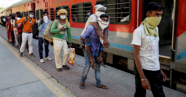 पाबंदियों के साथ ही शुरू अफवाहों का दौर, मुंबई से पलायन करने की तैयारी में मजदूर