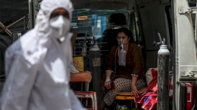 दिल्ली के जयपुर गोल्डन अस्पताल में 20 मरीजों की मौत, ऑक्सीजन की कमी से सैकड़ों मरीजों की सांसें अटकीं