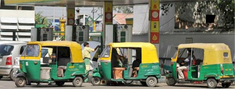दिल्ली वालों को डबल झटका, पेट्रोल के बाद अब CNG भी महंगा, जानें लेटेस्ट रेट
