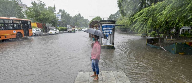 दिल्ली में भारी बारिश का ऑरेंज अलर्ट जारी, निचले इलाकों में जलभराव की चेतावनी