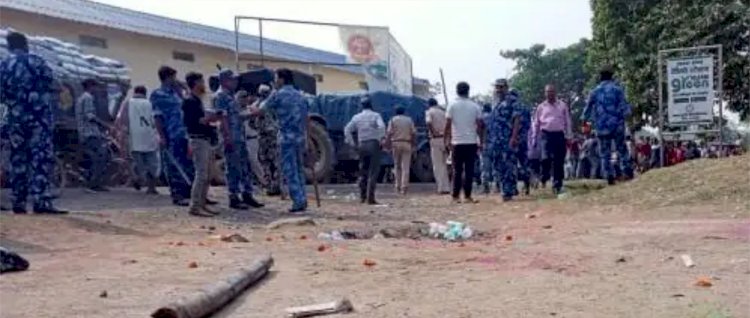 भागलपुर में पुलिस और प्रत्याशी समर्थकों के बीच मारपीट के बाद लाठीचार्ज