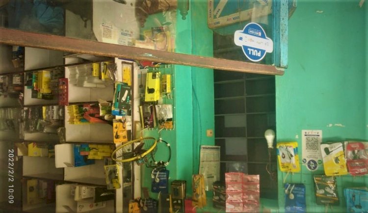 मधुबनी में मोबाइल दुकान से चोरी:1 लाख का सामान ले गए चोर, 60 हजार कैश पर भी हाथ साफ किया