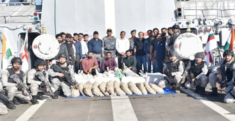 गुजरात: भारतीय नौसेना ने पकड़ी 2 हजार करोड़ की ड्रग्स, पाकिस्तान से लाई जा रही थी बड़ी खेप