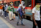 पाबंदियों के साथ ही शुरू अफवाहों का दौर, मुंबई से पलायन करने की तैयारी में मजदूर