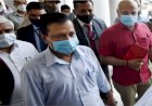 सीएम केजरीवाल ने वैक्सीनेशन सेंटर का किया दौरा, कहा- लोग पोलिंग बूथ पर टीकाकरण से खुश