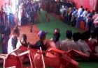 वैक्सीनेशन सेंटर पर जमकर हुई धक्का-मुक्की, सोशल डिस्टेंसिंग की उड़ी धज्जियां, पुलिस ने किया लाठीचार्ज
