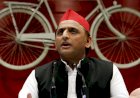 सपा ने EC के सामने लगाई शिकायतों की बाढ़: साइकिल को वोट देना चाहता था बुजुर्ग, कमल पर डलवाया;