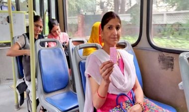 दिल्ली की महिलाओं को भाई दूज पर तोहफा, DTC और कलस्टर बसों में कर सकेंगी मुफ्त यात्रा, लेना होगा गुलाबी टोकन