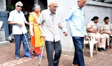 दिल्ली विधानसभा चुनाव 2020 : अब घर बैठे मतदान कर सकेंगे बुजुर्ग और दिव्यांग, सुविधा प्राप्त करने लिए भरना होगा फॉर्म 12D