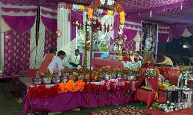 गाजियाबाद : क्लासिक रेजीडेंसी सोसाइटी में श्रीमद्भागवत पुराण कथा का आयोजन, परम श्रद्धेय भागवत भाष्कर आचार्य श्री ऋषि दीक्षित जी का सानिध्य प्राप्त करने हेतु उमड़ रहा है श्रद्धालुओं का सैलाब