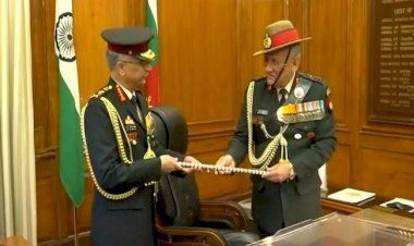 देश के 28वें थल सेनाध्यक्ष बने मनोज मुकुंद नरवणे,CDS बिपिन रावत की मौजूदगी में संभाला सेना प्रमुख का कार्यभार 