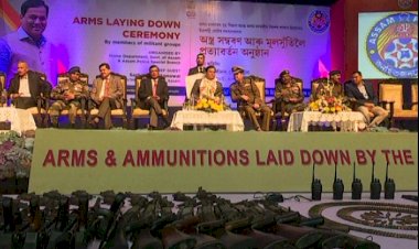असम में 8 प्रतिबंधित संगठनों के 644 उग्रवादियों ने किया आत्मसमर्पण,मुख्यमंत्री सर्बानंद सोनोवाल की मौजूदगी में पुलिस के सामने डाले 177 हथियार 