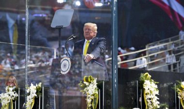 अमेरिकी राष्ट्रपति ने ‘नमस्ते Trump’ कार्यक्रम को दौरान भारत को बताया महान,प्रधानमंत्री नरेंद्र मोदी को बेस्ट फ्रेंड,और क्या कहा, जानने के लिए यहां पढ़िए ट्रंप का पूरा भाषण