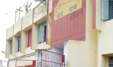 बेऊर जेल में छापेमारी, 2 मोबाइल बरामद, 20 कक्षपालों का तबादला