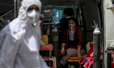 ऑक्सीजन की कमी : केंद्र से बोला दिल्ली हाई कोर्ट- अब बहुत हो गया, पानी सिर से ऊपर जा चुका है