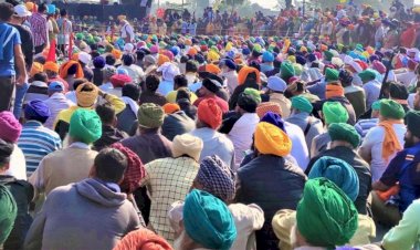 सिंघु बॉर्डर पर किसानों के मंच के पास लटकी मिली युवक की लाश, एक हाथ काटकर बैरिकेड से लटकाया