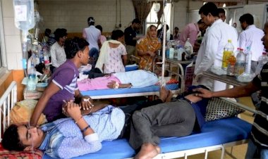 दिल्ली-एनसीआर में रिकॉर्ड तोड़ रहा है डेंगू, पीड़ितों को नहीं मिल रहे बेड, जमीन पर लेटने को मजबूर