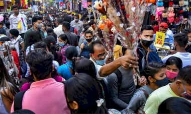 त्योहारों पर भीड़ नियंत्रण को लेकर हाईकोर्ट सख्त, दिल्ली सरकार से कहा- जुर्माना लगाने की बजाए सुनिश्चत करें नियमों का पालन