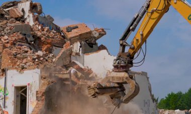 नालंदा जहरीली शराब कांड में बड़ी कार्रवाई, मास्टरमाइंड सुनीता मैडम समेत 19 शराब माफियाओं के घरों पर चले बुलडोजर