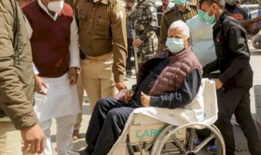 एयरपोर्ट पर फिर बिगड़ी लालू प्रसाद की तबीयत, एम्स दिल्ली के इमरजेंसी वार्ड में फिर एडमिट