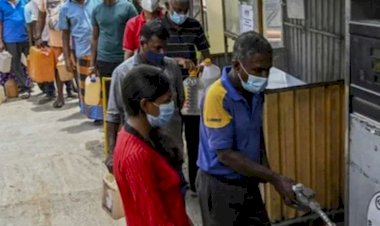 श्रीलंका में गहराता जा रहा है संकट, अप्रैल तक खत्म हो जाएगा पेट्रोल-डीजल! भारत की भेजी मदद भी पड़ रही कम