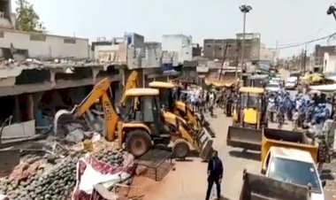 खरगोन में तोड़े गए रामनवमी शोभा यात्रा पर हमला  करने वालों के घर