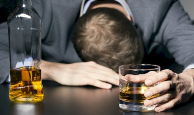 भाजपा के जिलाध्यक्ष को भागलपुर में शराब पीते धराये, नये नियम ने जेल जाने से बचाया, फाइन लेकर पुलिस ने छोड़ा